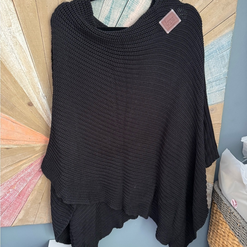 Love Your Melon Black Women's Poncho - Picture 3 of 4